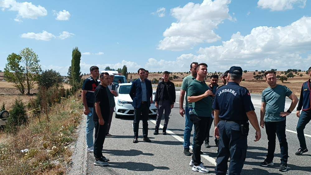 Takla atan otomobilin altında kalan uzman çavuş şehit oldu 5